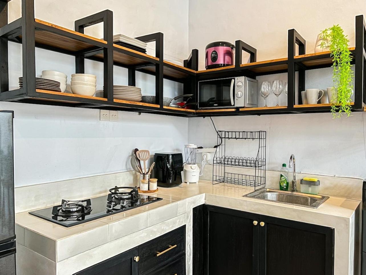 Island Boy Guesthouse T Prime Location In Canggu Bagian luar foto
