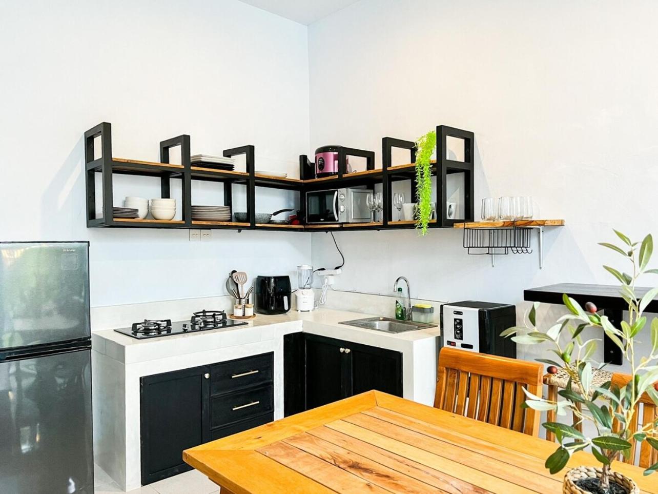 Island Boy Guesthouse T Prime Location In Canggu Bagian luar foto